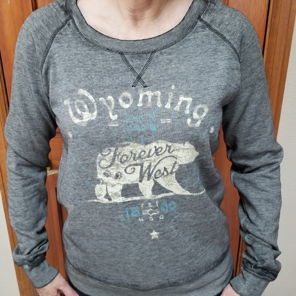NWT Wyoming sweatshirt - Picture 2 of 4